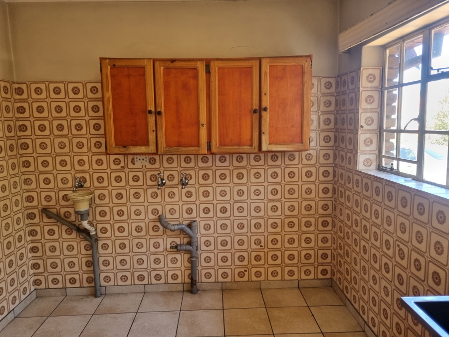 To Let 5 Bedroom Property for Rent in Lakefield Gauteng