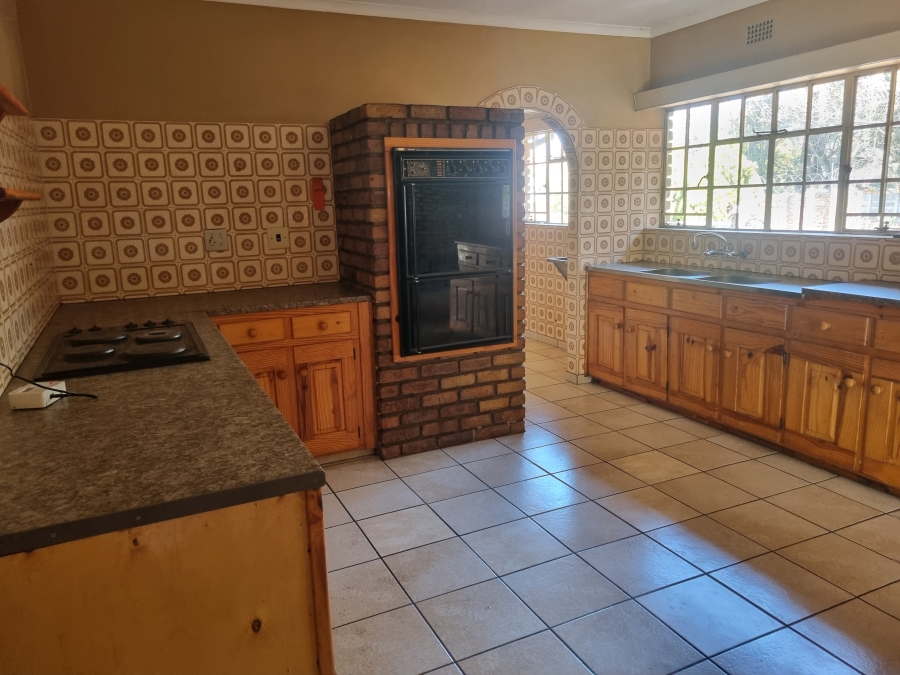 To Let 5 Bedroom Property for Rent in Lakefield Gauteng