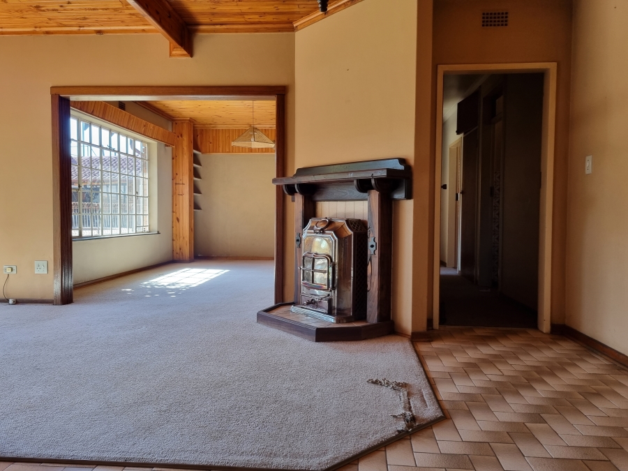 To Let 5 Bedroom Property for Rent in Lakefield Gauteng
