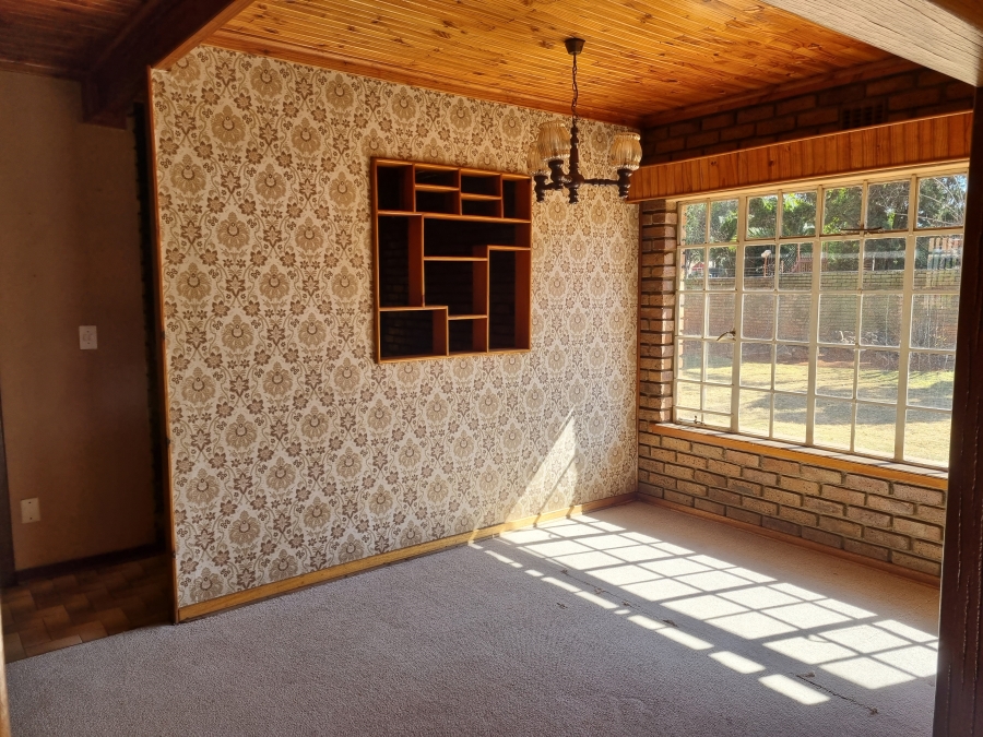 To Let 5 Bedroom Property for Rent in Lakefield Gauteng