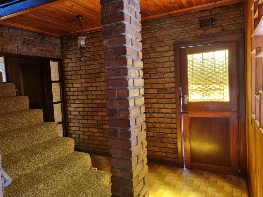 To Let 5 Bedroom Property for Rent in Lakefield Gauteng