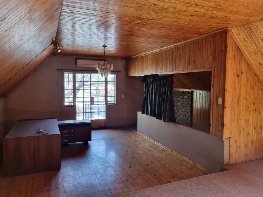 To Let 5 Bedroom Property for Rent in Lakefield Gauteng