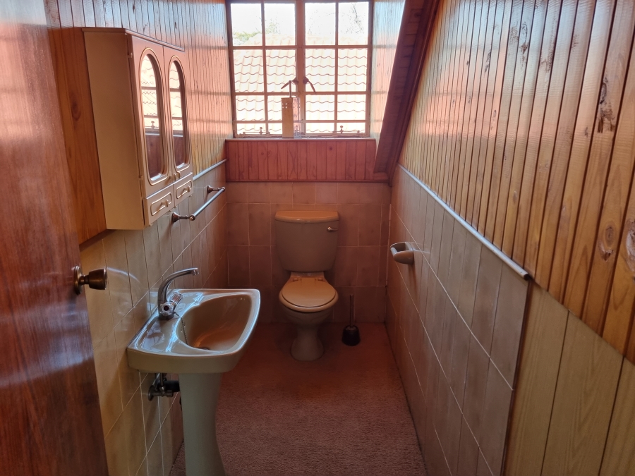 To Let 5 Bedroom Property for Rent in Lakefield Gauteng