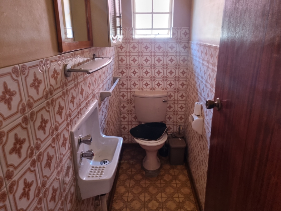 To Let 5 Bedroom Property for Rent in Lakefield Gauteng