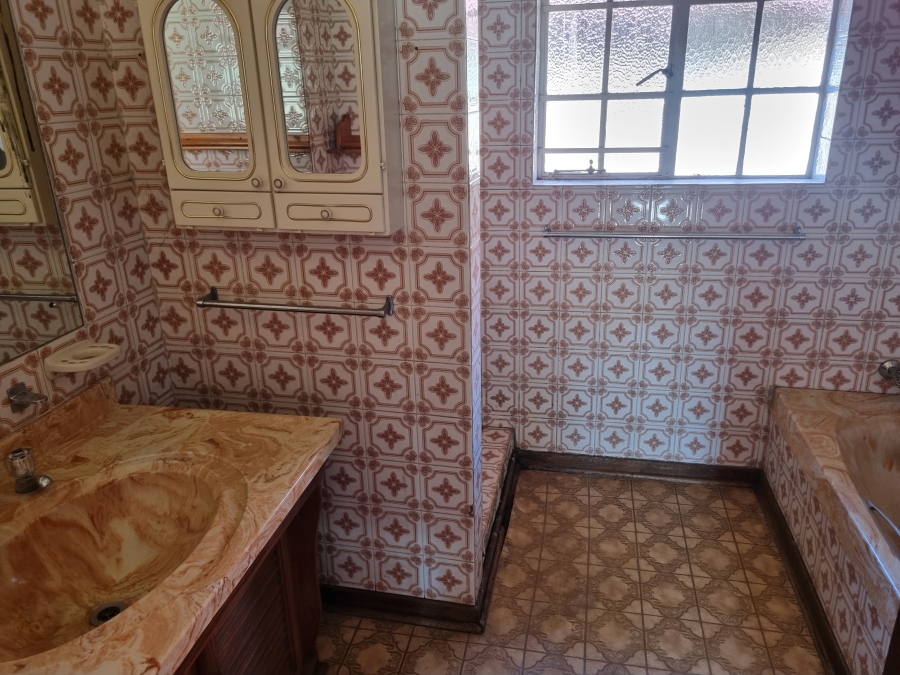 To Let 5 Bedroom Property for Rent in Lakefield Gauteng