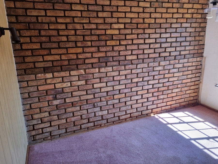To Let 5 Bedroom Property for Rent in Lakefield Gauteng