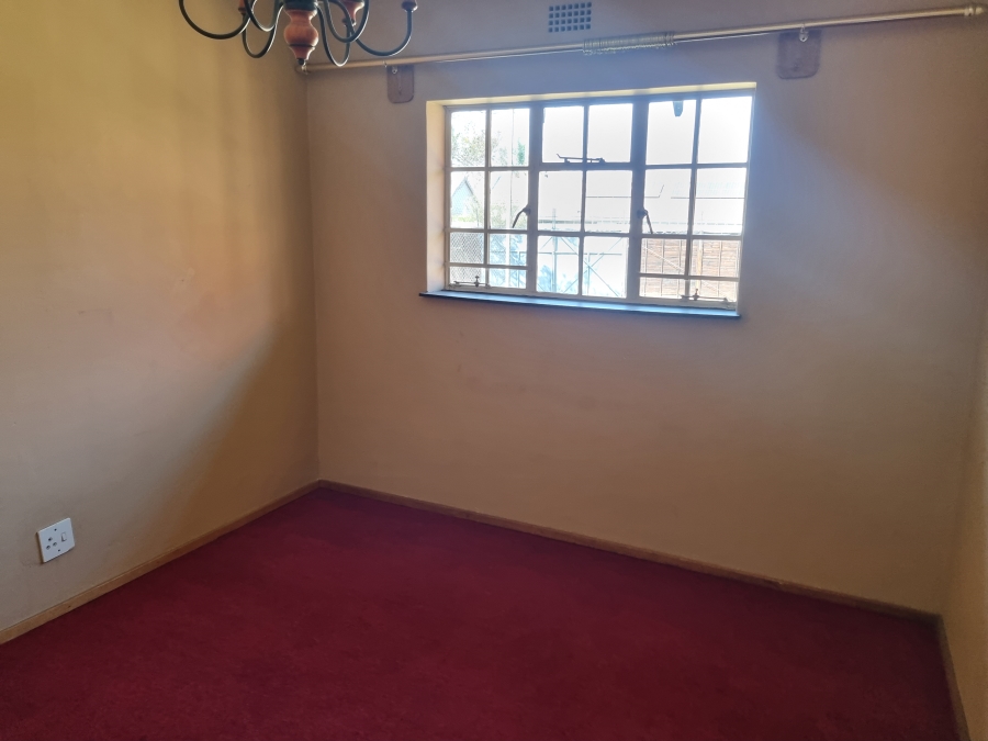 To Let 5 Bedroom Property for Rent in Lakefield Gauteng