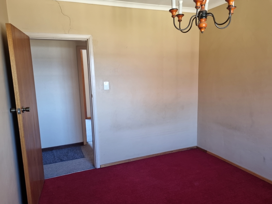 To Let 5 Bedroom Property for Rent in Lakefield Gauteng