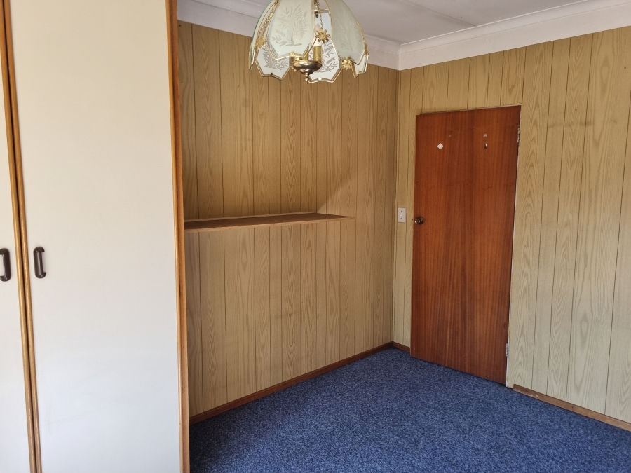 To Let 5 Bedroom Property for Rent in Lakefield Gauteng