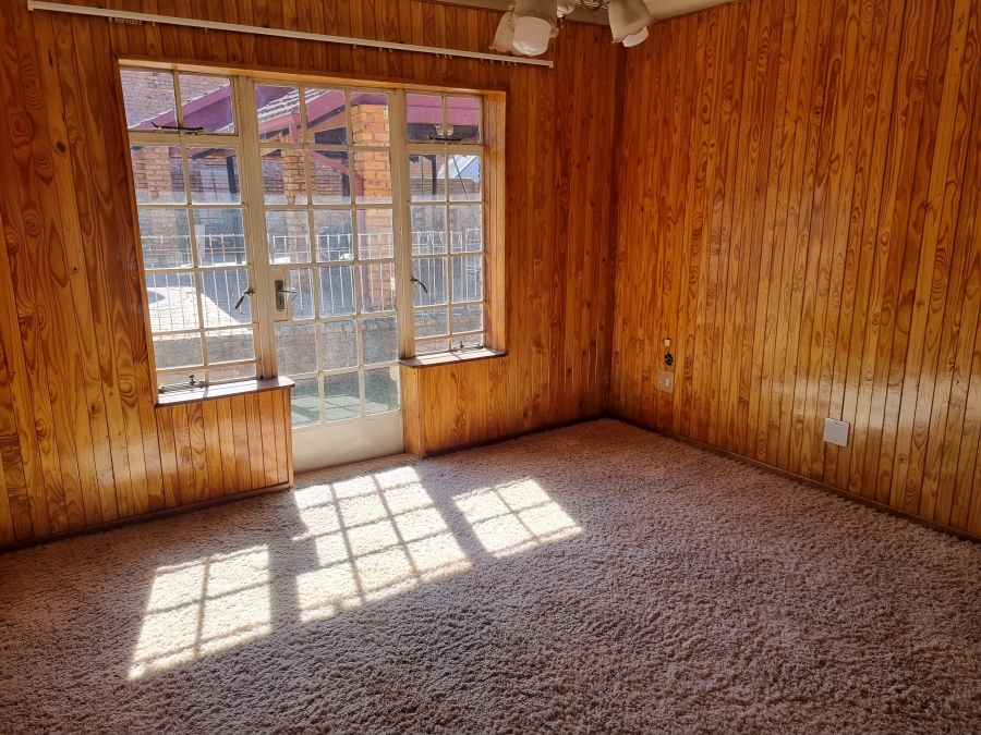 To Let 5 Bedroom Property for Rent in Lakefield Gauteng