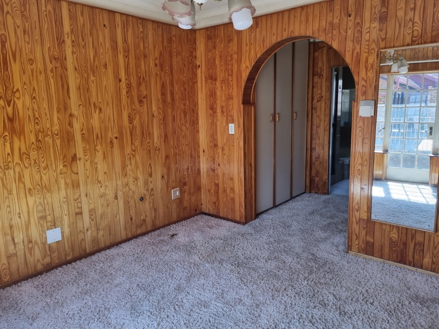 To Let 5 Bedroom Property for Rent in Lakefield Gauteng