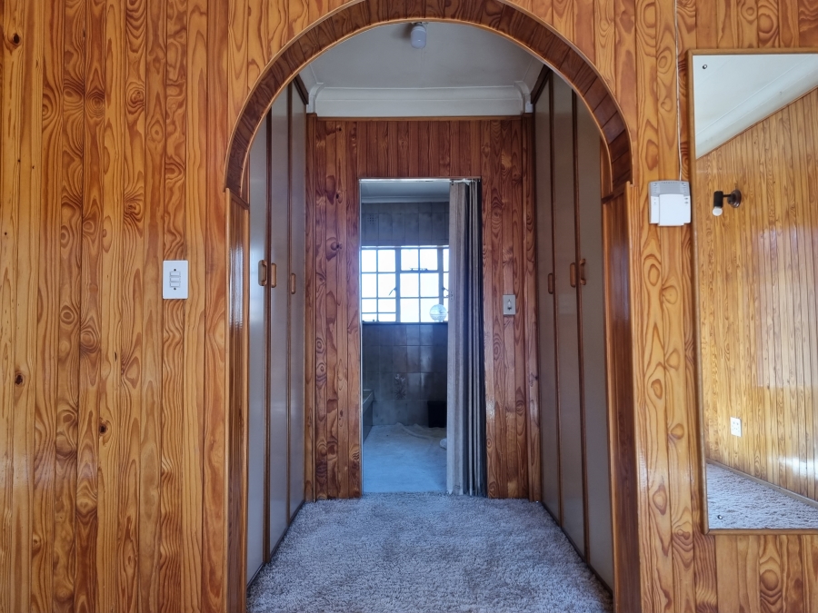 To Let 5 Bedroom Property for Rent in Lakefield Gauteng