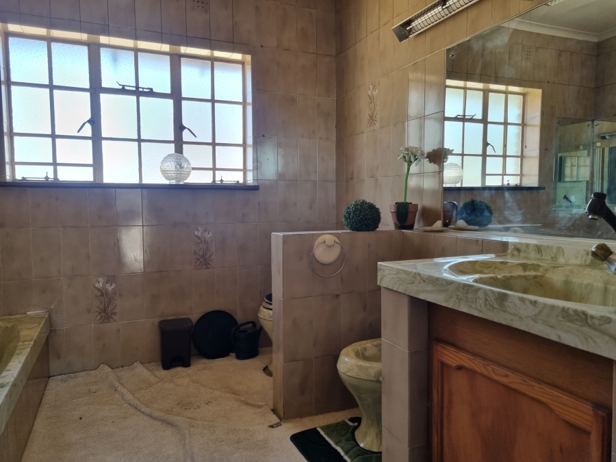 To Let 5 Bedroom Property for Rent in Lakefield Gauteng