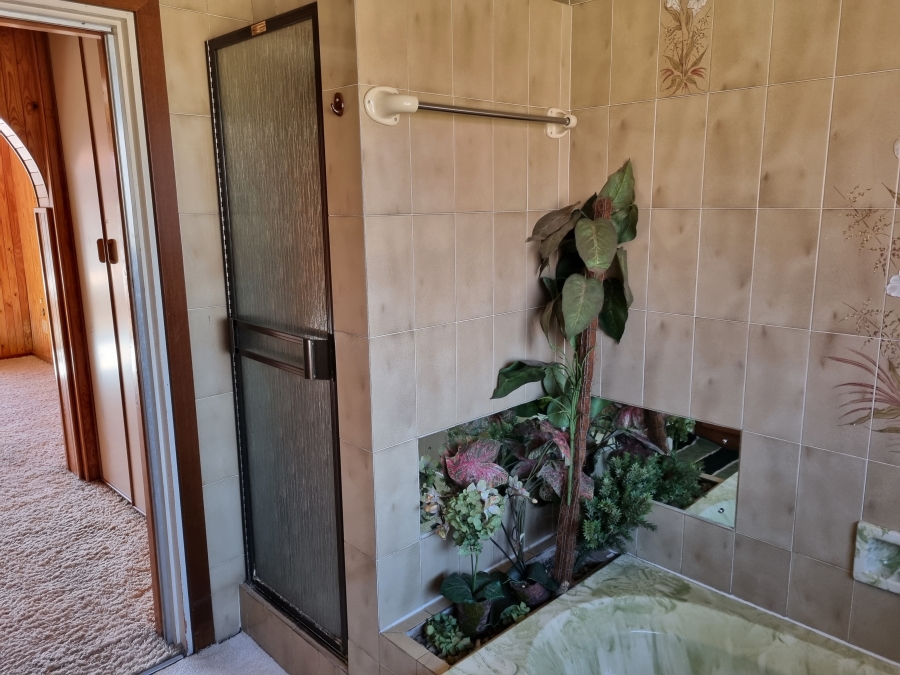 To Let 5 Bedroom Property for Rent in Lakefield Gauteng