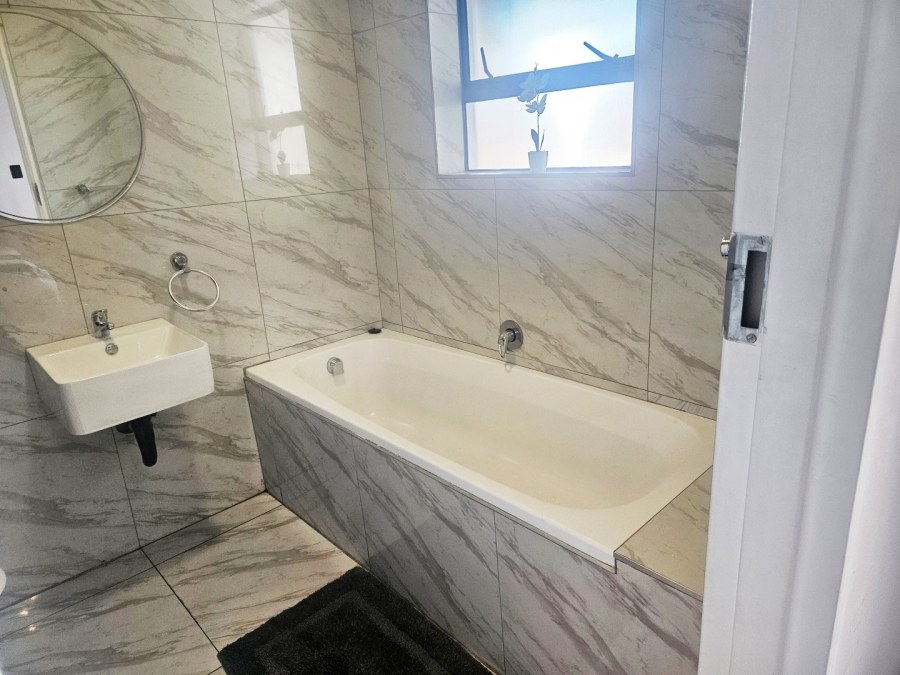 To Let 1 Bedroom Property for Rent in Sandown Gauteng