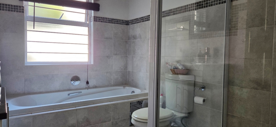 2 Bedroom Property for Sale in Saxonwold Gauteng