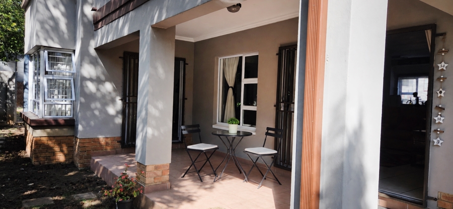 2 Bedroom Property for Sale in Saxonwold Gauteng