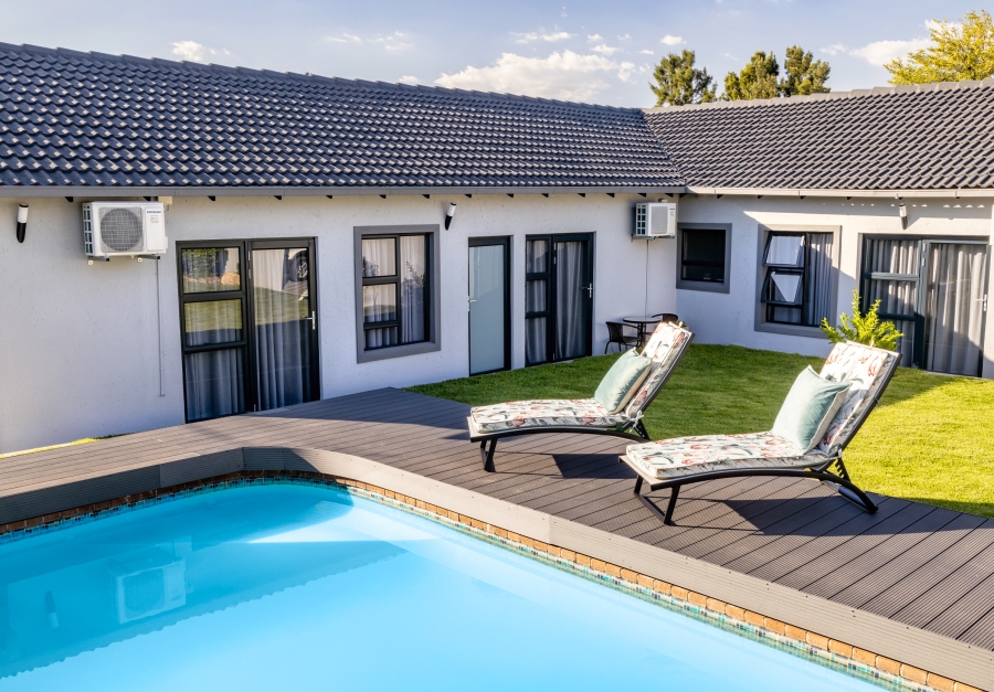 8 Bedroom Property for Sale in Noordwyk Gauteng
