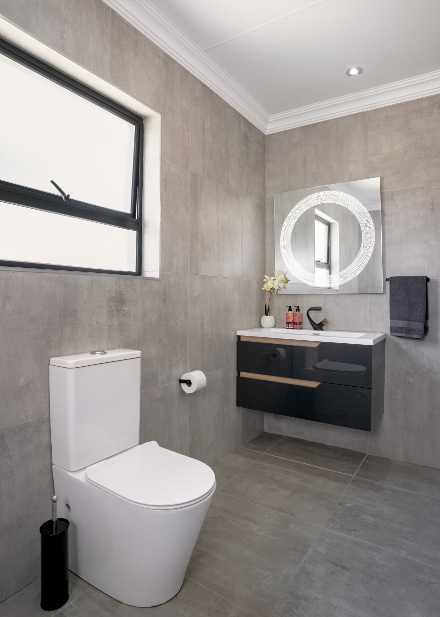 8 Bedroom Property for Sale in Noordwyk Gauteng