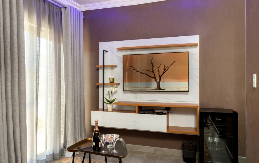 8 Bedroom Property for Sale in Noordwyk Gauteng