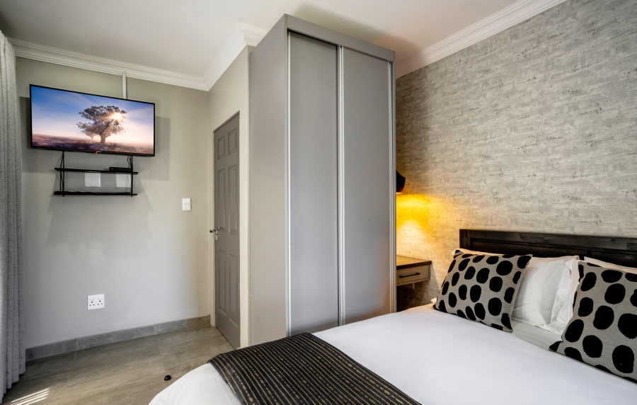 8 Bedroom Property for Sale in Noordwyk Gauteng