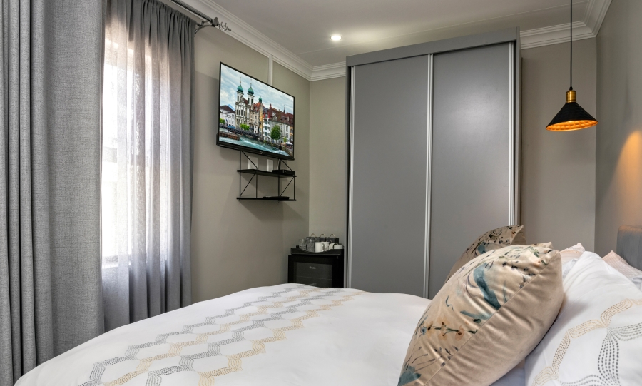 8 Bedroom Property for Sale in Noordwyk Gauteng