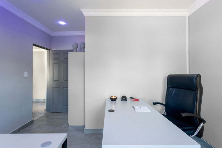 8 Bedroom Property for Sale in Noordwyk Gauteng