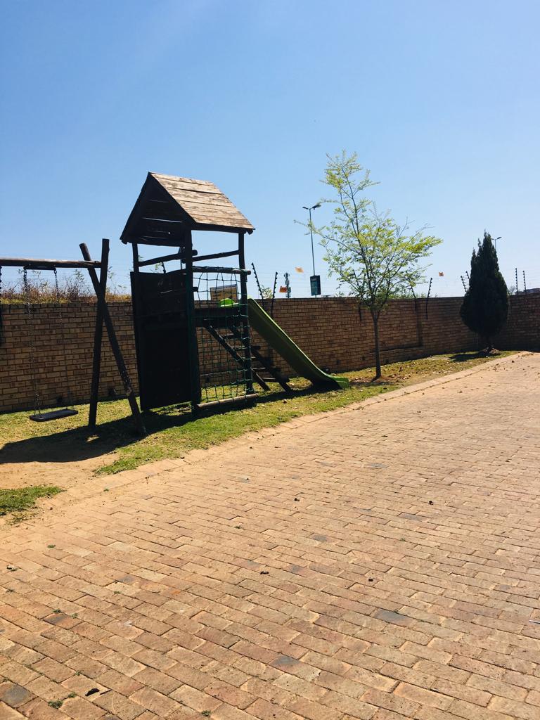 2 Bedroom Property for Sale in North Riding Gauteng