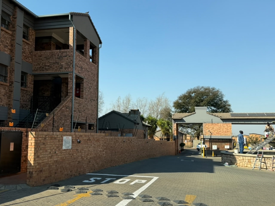 To Let 2 Bedroom Property for Rent in Ravenswood Gauteng