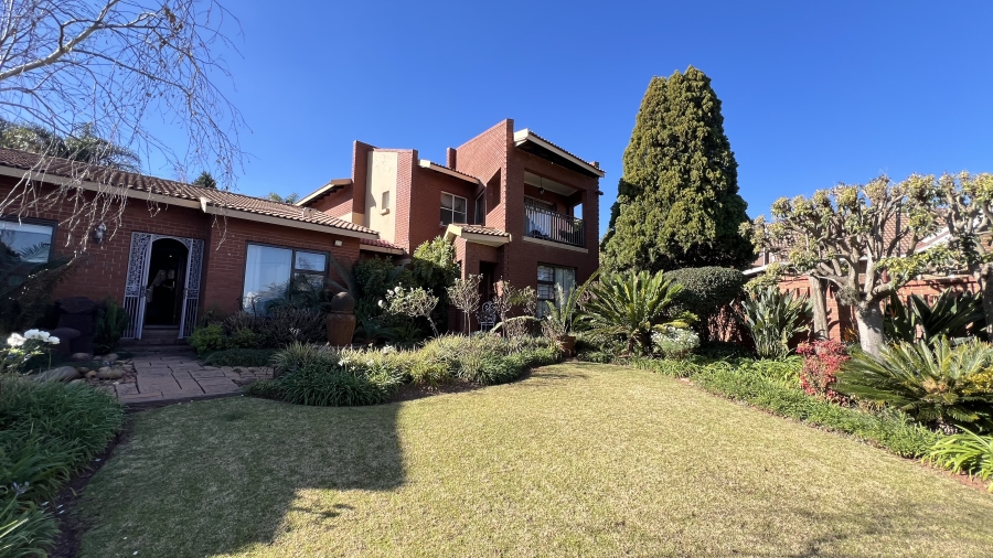 5 Bedroom Property for Sale in Roodekrans Gauteng