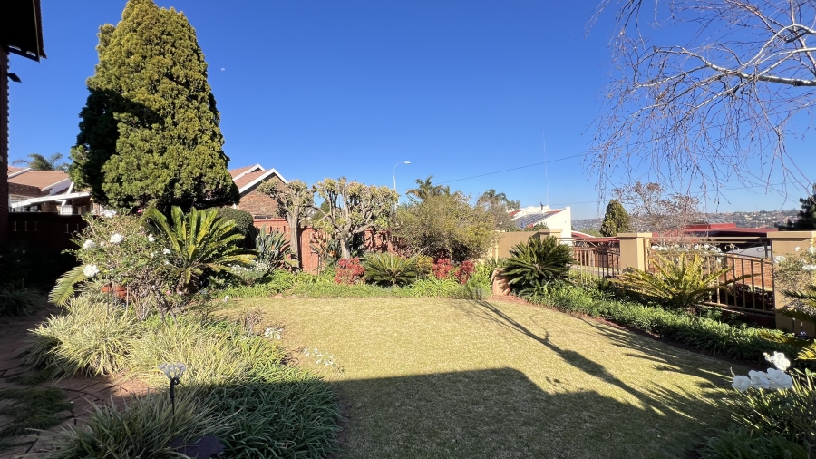 5 Bedroom Property for Sale in Roodekrans Gauteng