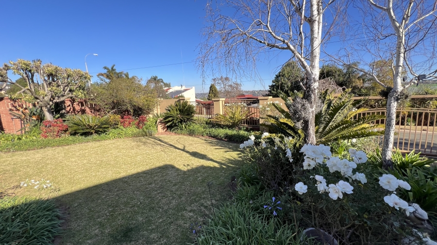 5 Bedroom Property for Sale in Roodekrans Gauteng