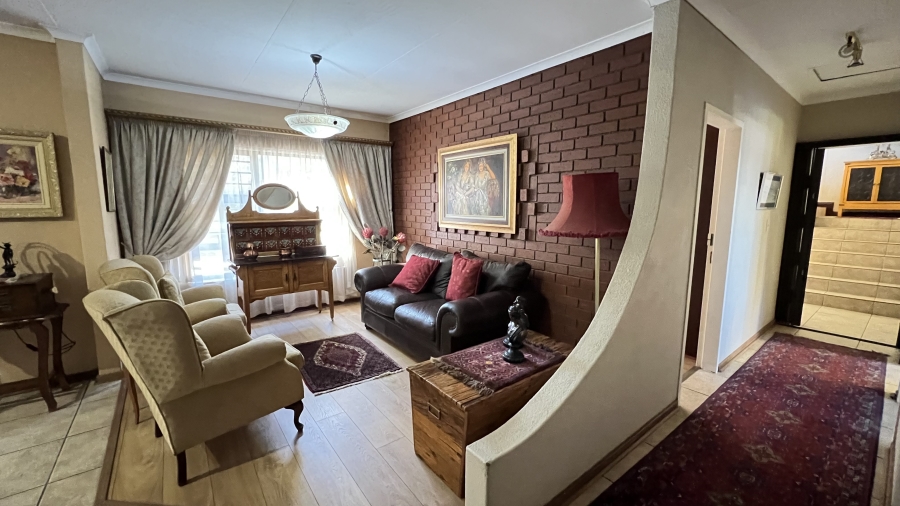 5 Bedroom Property for Sale in Roodekrans Gauteng