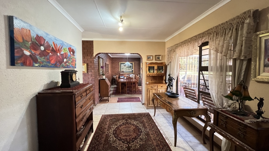 5 Bedroom Property for Sale in Roodekrans Gauteng