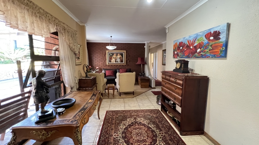 5 Bedroom Property for Sale in Roodekrans Gauteng