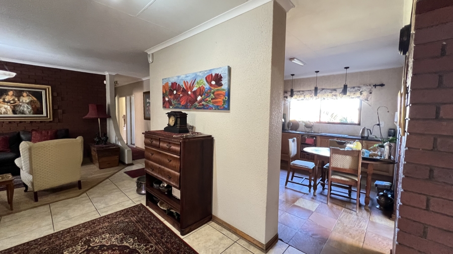 5 Bedroom Property for Sale in Roodekrans Gauteng