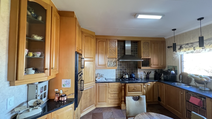 5 Bedroom Property for Sale in Roodekrans Gauteng