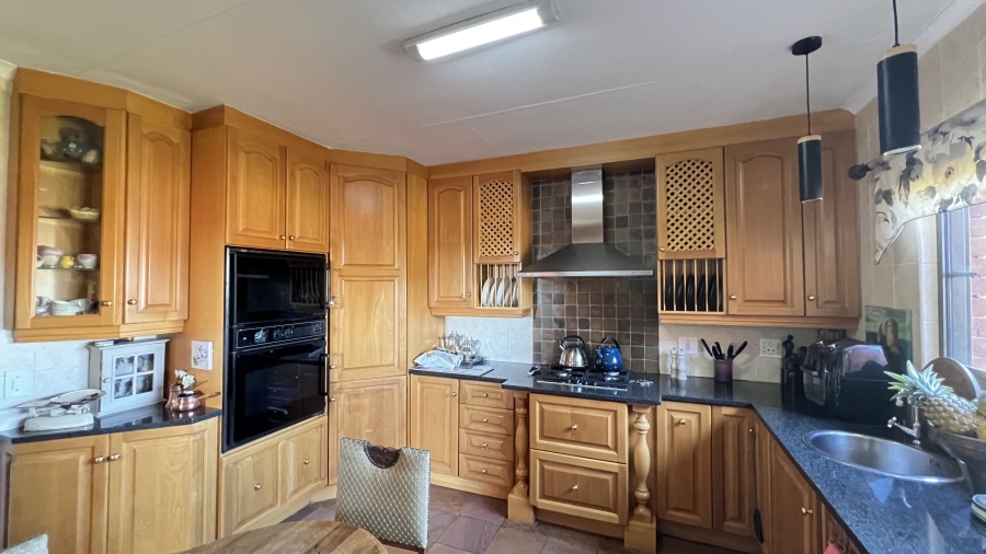 5 Bedroom Property for Sale in Roodekrans Gauteng