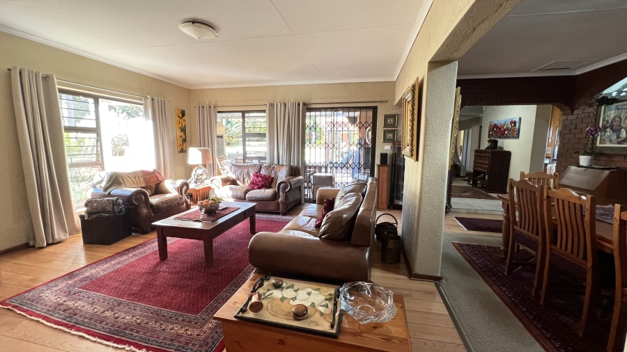 5 Bedroom Property for Sale in Roodekrans Gauteng