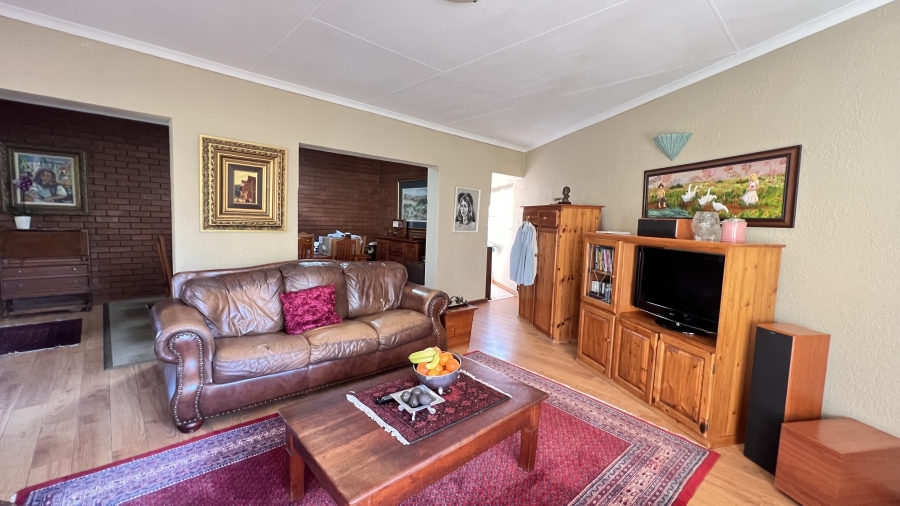 5 Bedroom Property for Sale in Roodekrans Gauteng
