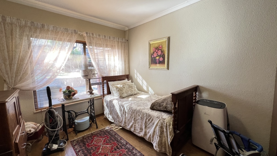 5 Bedroom Property for Sale in Roodekrans Gauteng