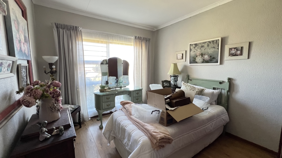 5 Bedroom Property for Sale in Roodekrans Gauteng
