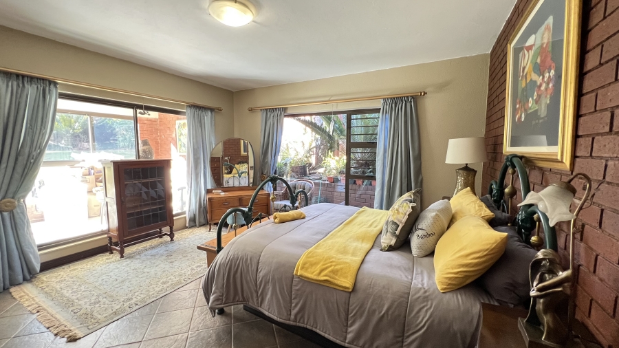 5 Bedroom Property for Sale in Roodekrans Gauteng