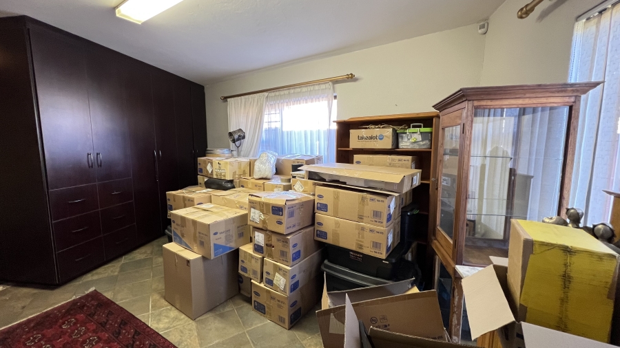 5 Bedroom Property for Sale in Roodekrans Gauteng
