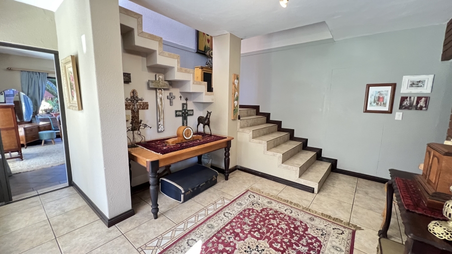 5 Bedroom Property for Sale in Roodekrans Gauteng