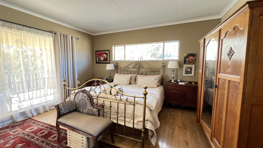 5 Bedroom Property for Sale in Roodekrans Gauteng
