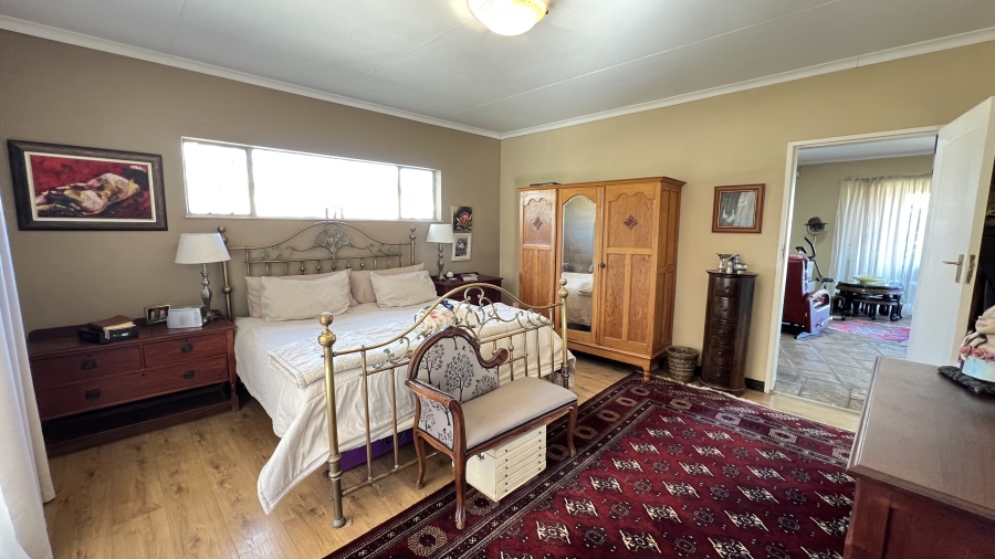 5 Bedroom Property for Sale in Roodekrans Gauteng