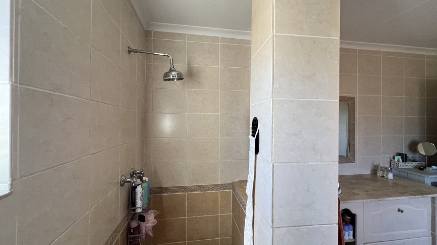 5 Bedroom Property for Sale in Roodekrans Gauteng