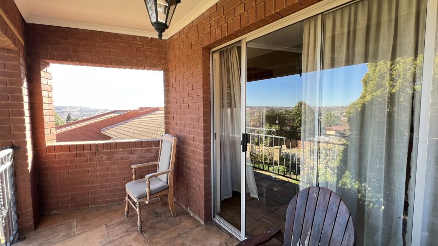 5 Bedroom Property for Sale in Roodekrans Gauteng