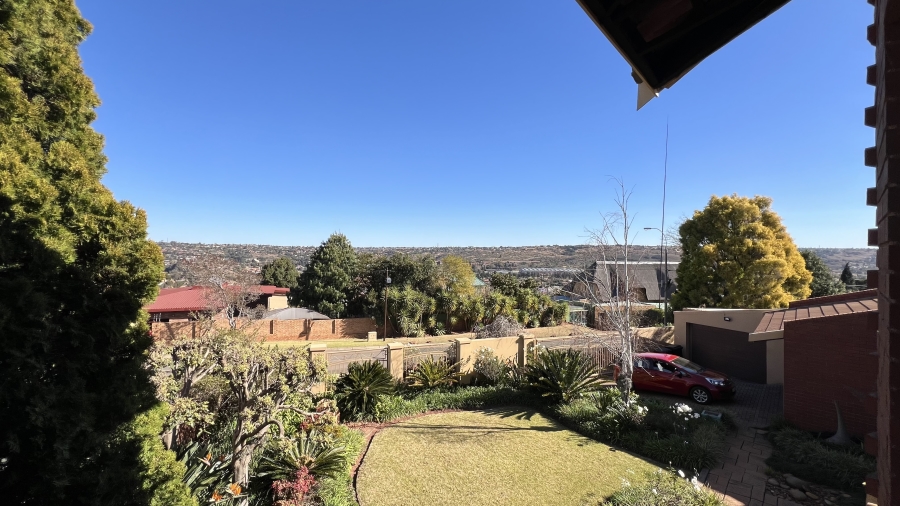 5 Bedroom Property for Sale in Roodekrans Gauteng